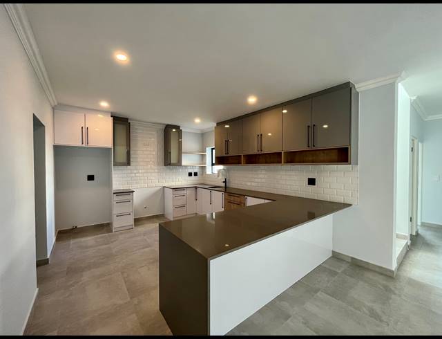 4 BEDROOM HOUSE FOR SALE IN SANDOWN